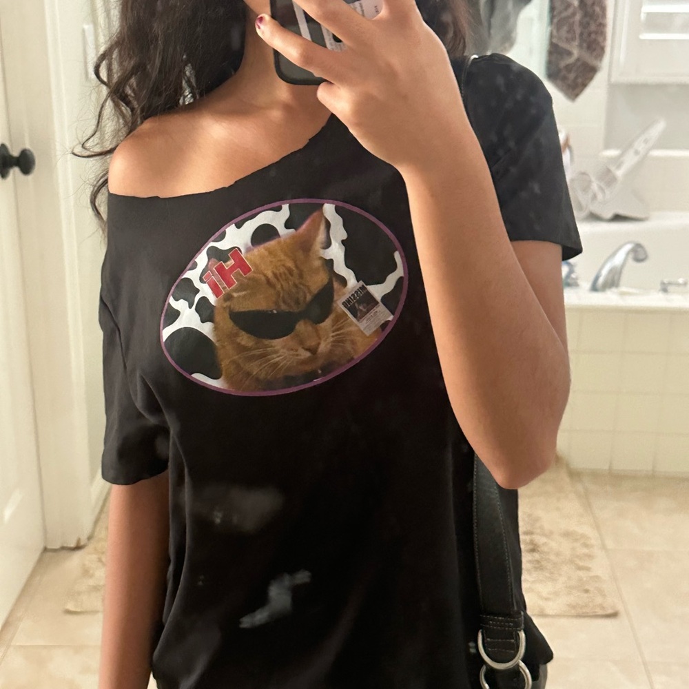 Black shirt